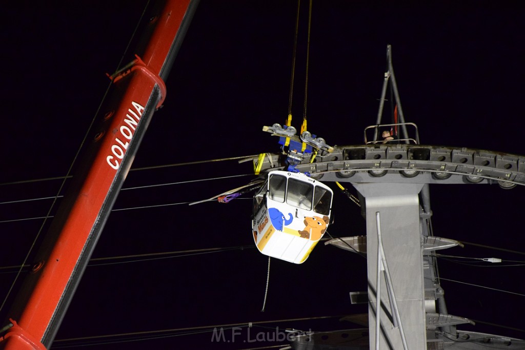 Koelner Seilbahn Gondel blieb haengen Koeln Linksrheinisch P959.JPG - Miklos Laubert